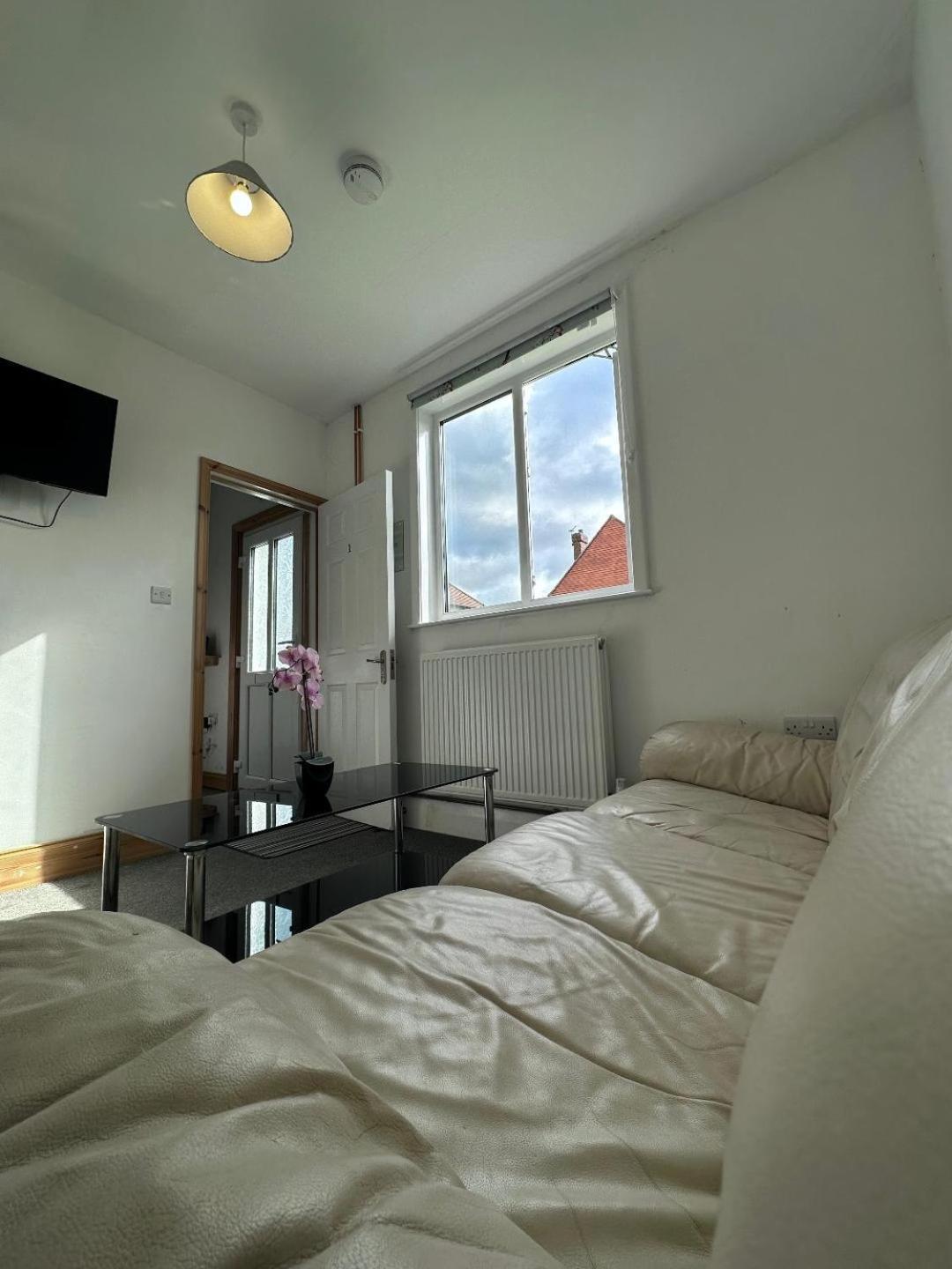 Browning House Bedrooms I Long Or Short Stay I Special Rate Available Derby Exterior foto